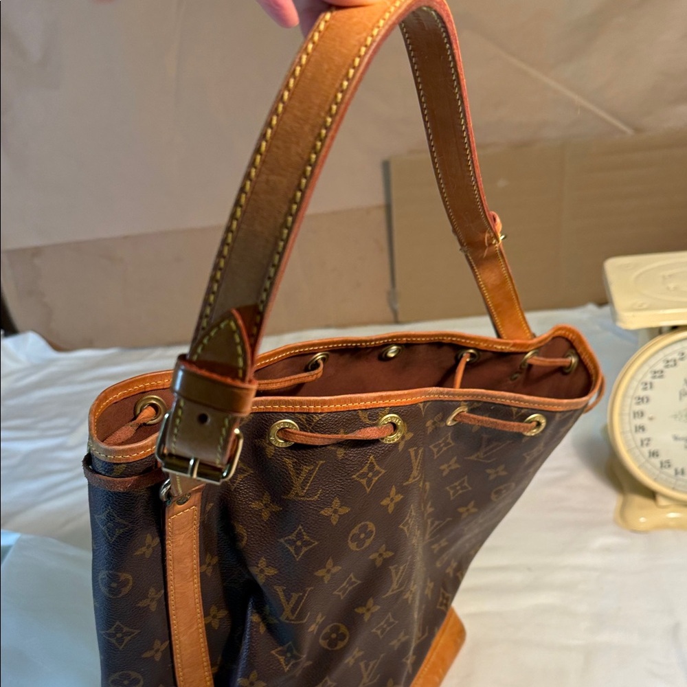 Louis Vuitton Brown Monogram Shoulder Bag - Picture 3 of 6